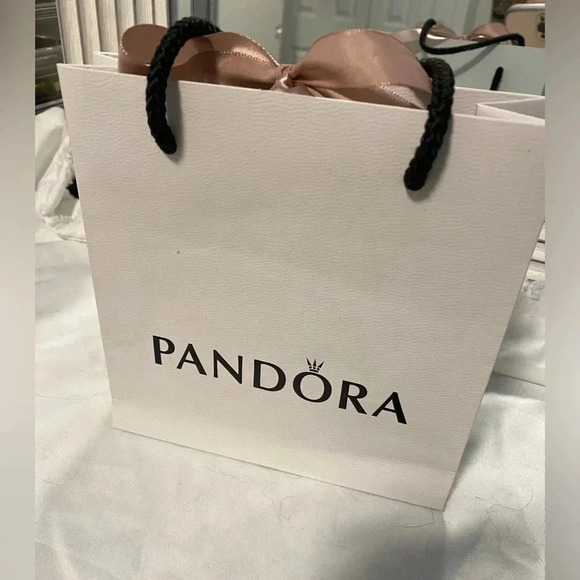 FREE đź’—With Purchaseđź’— Pandora | Small bag with dusty pink ribbon - Picture 1 of 1